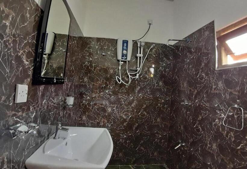 Quarto Familiar, Keth Hala