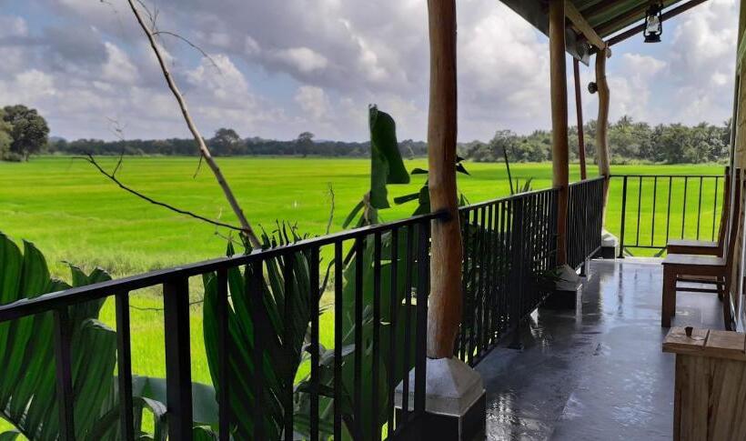 Quarto Familiar, Keth Hala