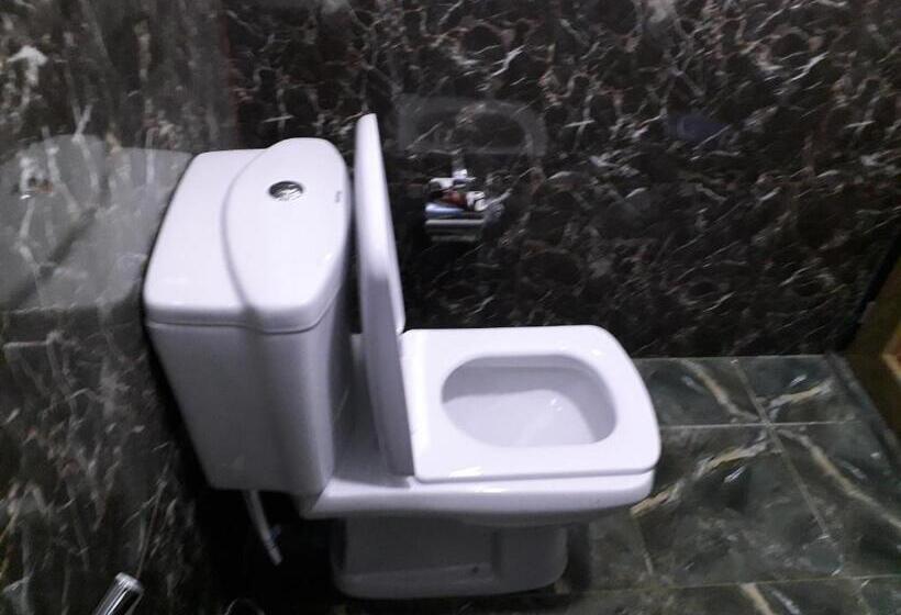 Quarto Triplo Standart, Keth Hala