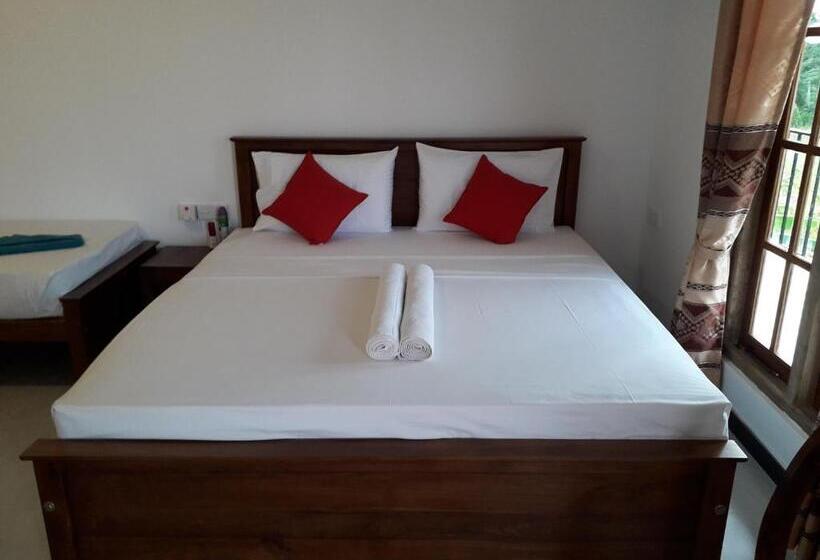 Quarto Triplo Standart, Keth Hala