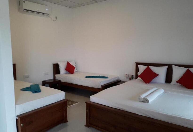 Quarto Triplo Standart, Keth Hala