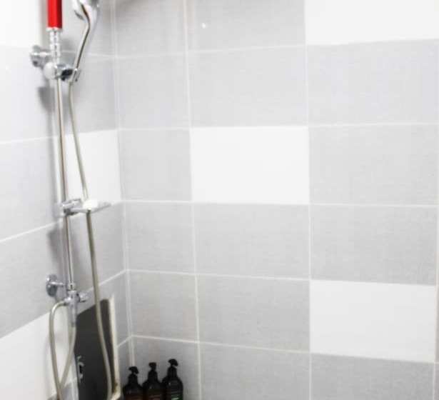 חדר סטנדרט, Happy Q Motel