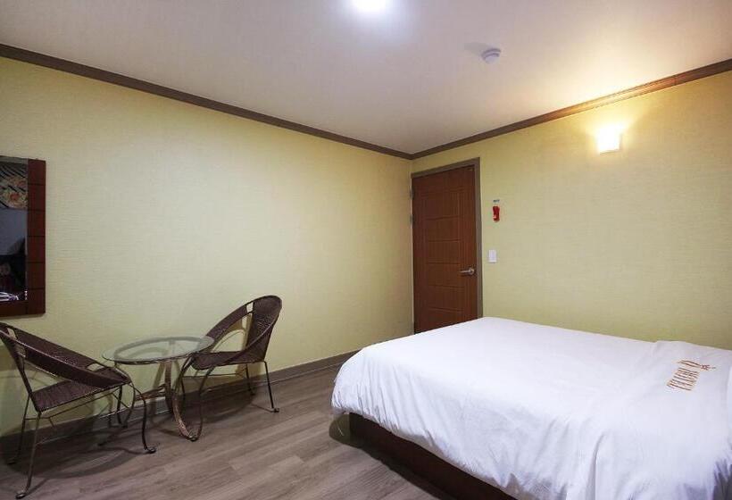 اتاق استاندارد, Happy Q Motel