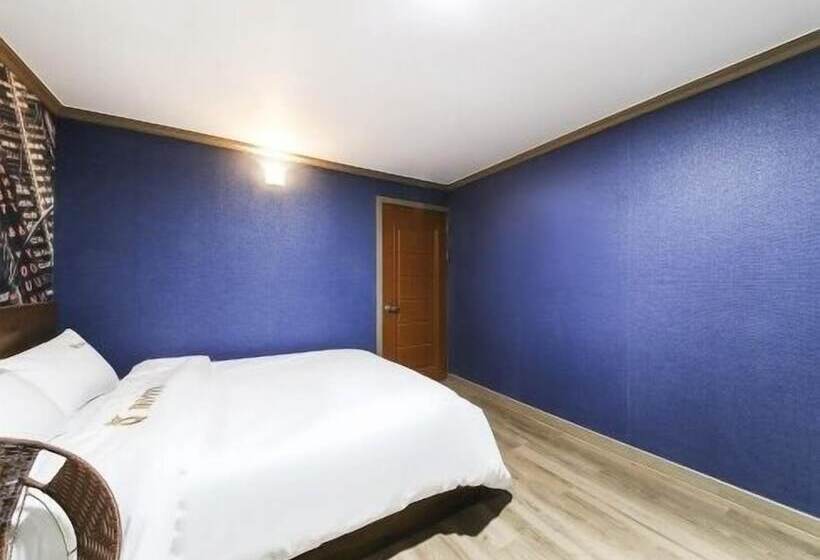 اتاق استاندارد, Happy Q Motel