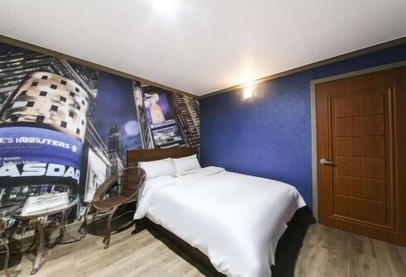 חדר סטנדרט, Happy Q Motel