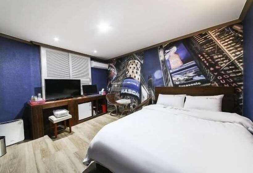 חדר סטנדרט, Happy Q Motel