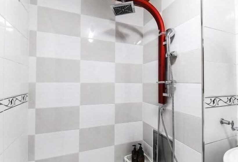 اتاق استاندارد, Happy Q Motel