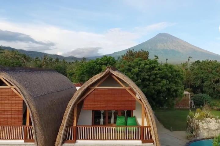 Семейное Бунгало, Bunga Laut Bungalow