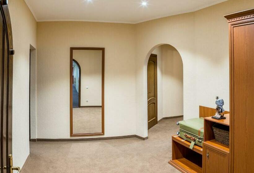 سوییت خانوادگی, Hutor