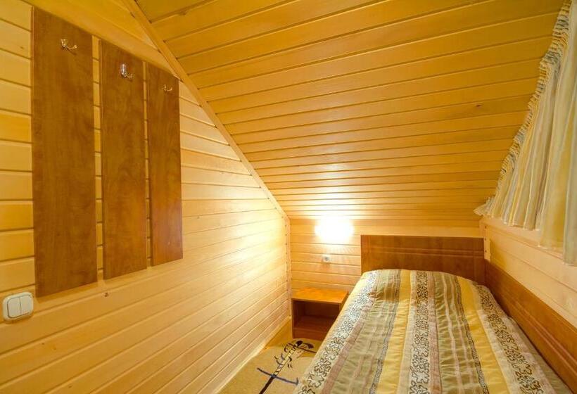 اتاق استاندارد سه نفره, Hutor