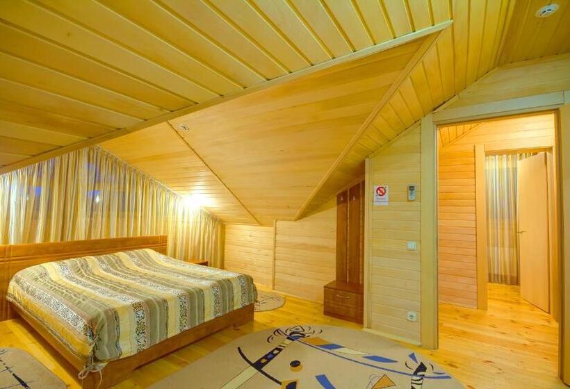 اتاق استاندارد سه نفره, Hutor