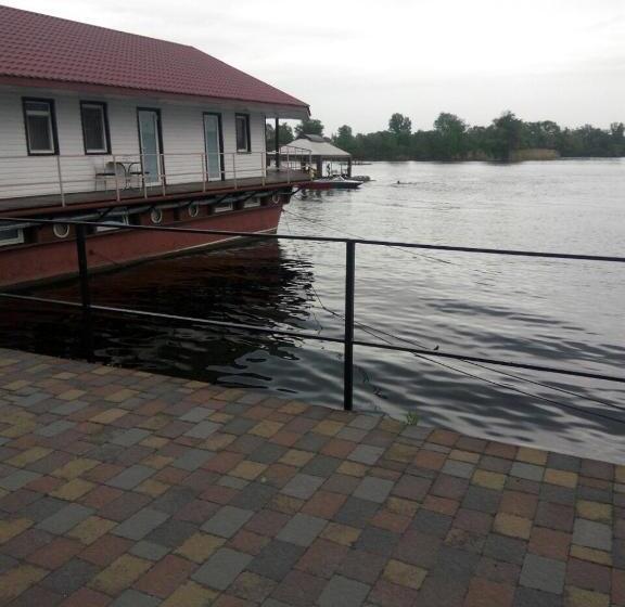 اتاق عادی, Hutor