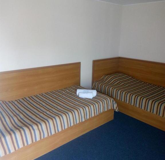 اتاق عادی, Hutor