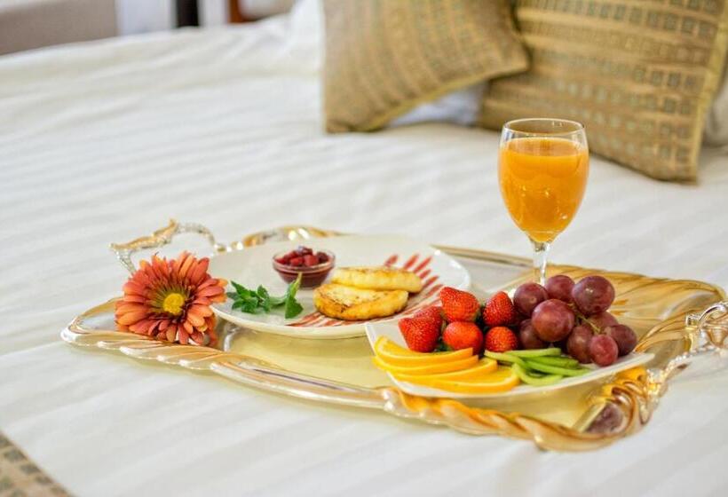 اتاق استاندارد با بالکن, Lulu