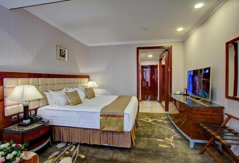 اتاق استاندارد با بالکن, Lulu