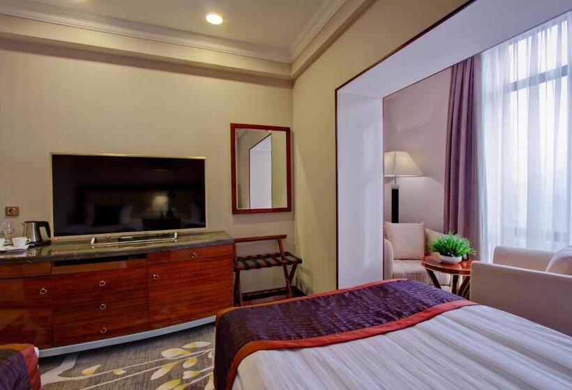 اتاق استاندارد, Lulu