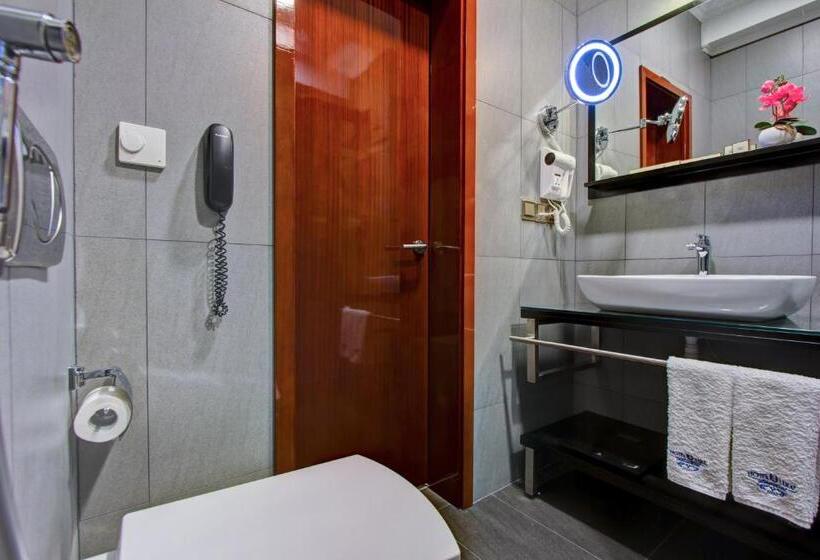 اتاق استاندارد با بالکن, Lulu