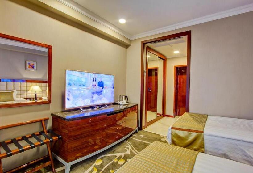 اتاق استاندارد با بالکن, Lulu