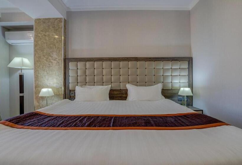 اتاق استاندارد, Lulu