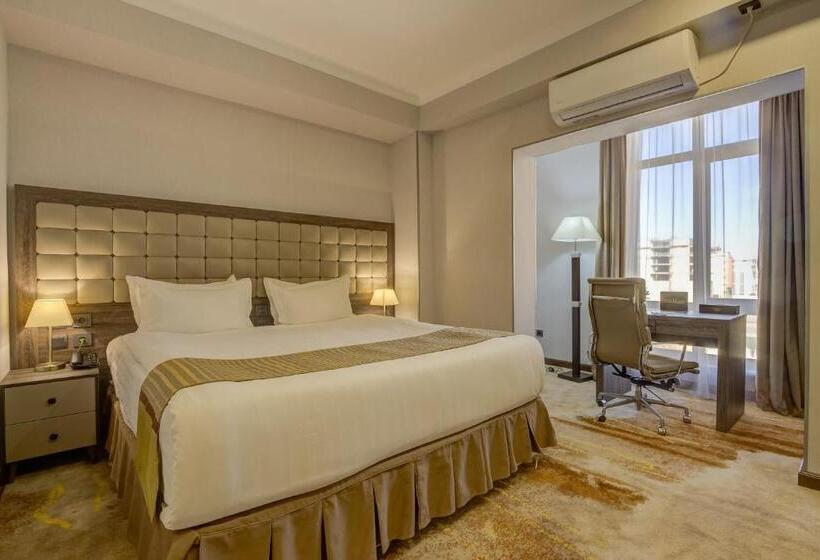 اتاق لوکس یک تخته, Lulu