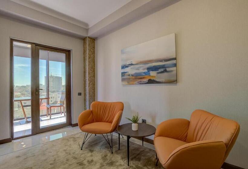 اتاق لوکس یک تخته, Lulu