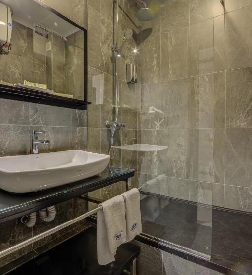 اتاق لوکس یک تخته, Lulu