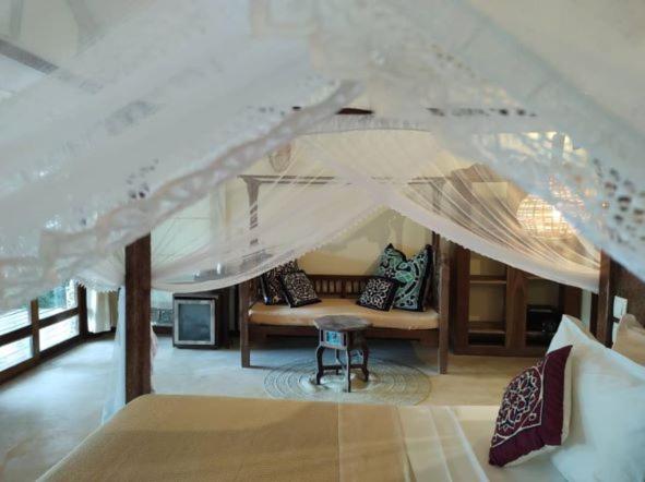 Полулюкс с Бассейном, Marafiki Bungalows