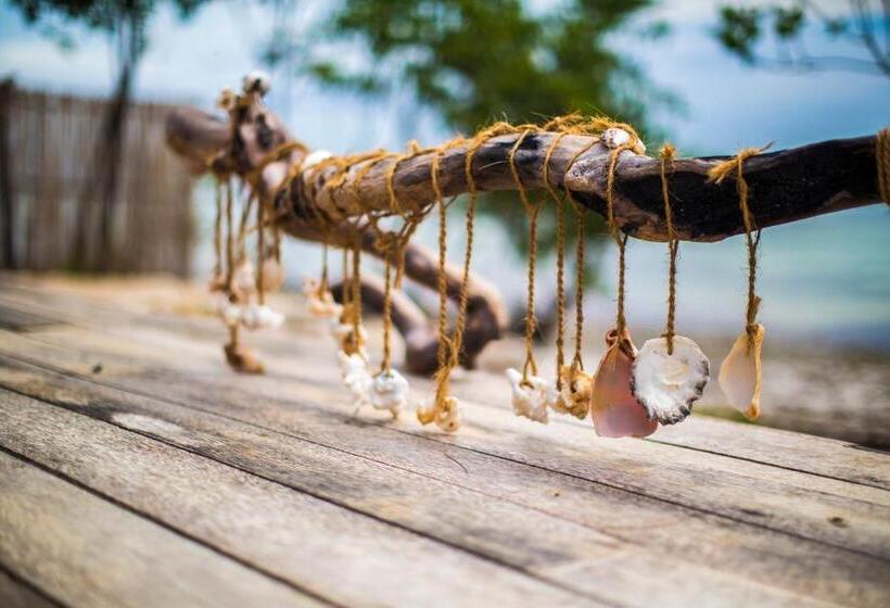 Полулюкс с Бассейном, Marafiki Bungalows