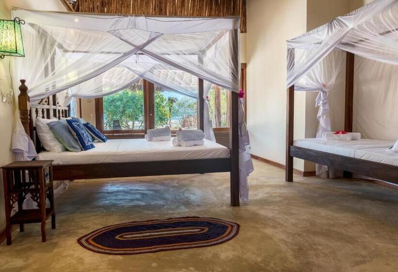 Трехместный Номер Deluxe Вид на Море, Marafiki Bungalows