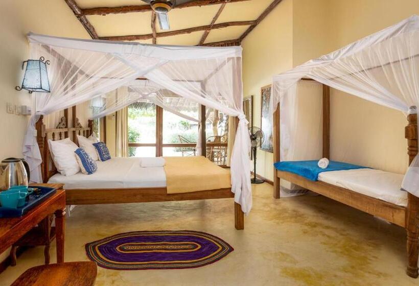 Трехместный Номер Deluxe Вид на Море, Marafiki Bungalows