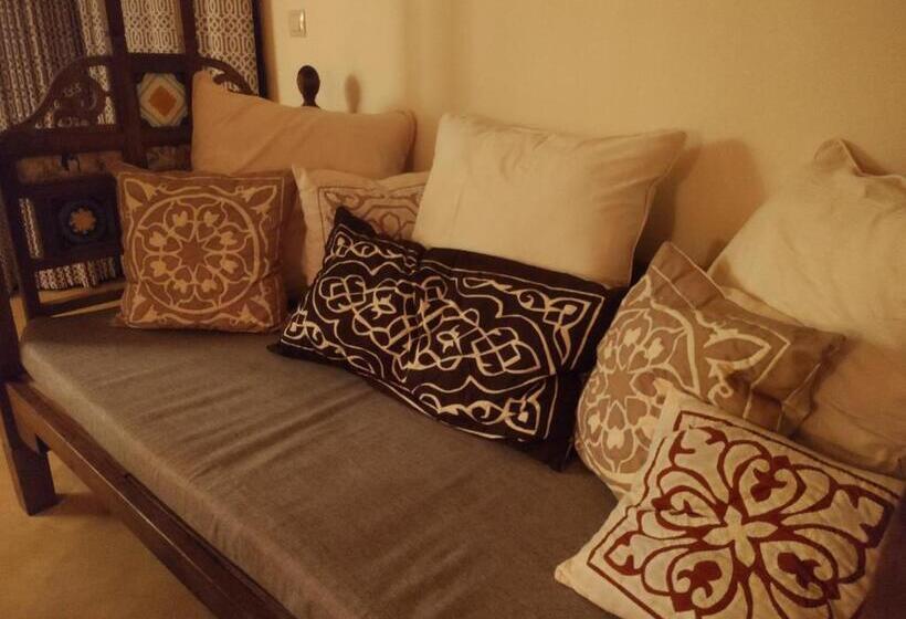 Полулюкс с Бассейном, Marafiki Bungalows