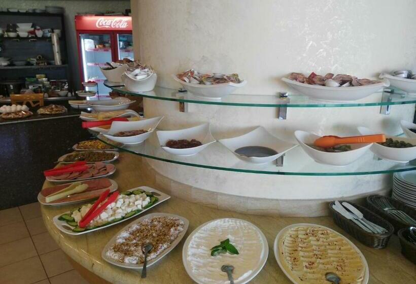 اتاق استاندارد یک نفره, Saleem Afandi