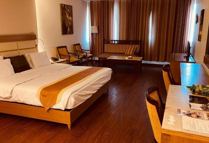 اتاق استاندارد یک نفره, Saleem Afandi