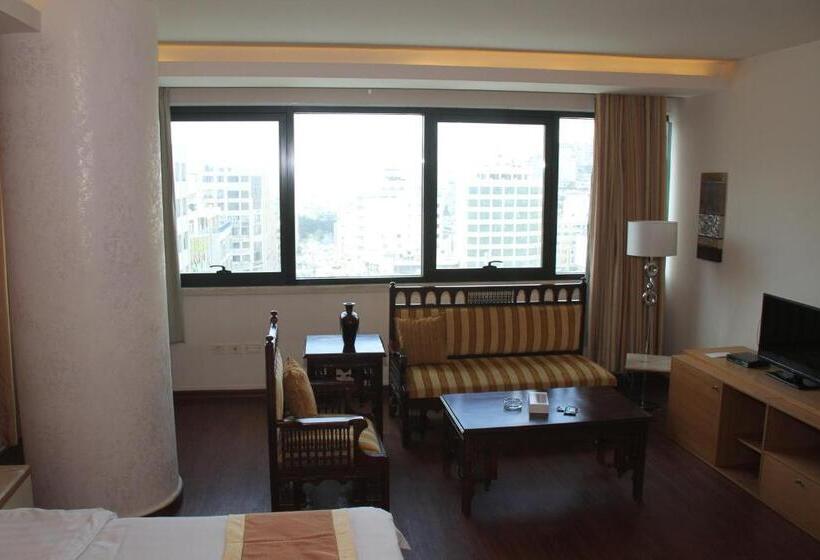 اتاق استاندارد, Saleem Afandi