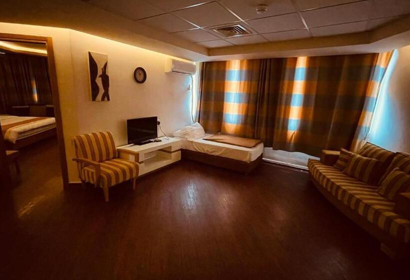 اتاق لوکس سه تخته, Saleem Afandi