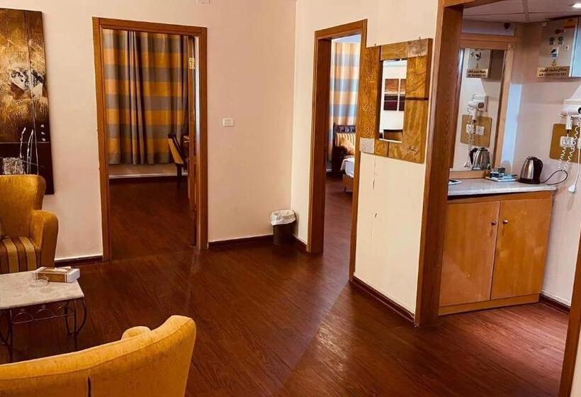 سوییت جونیور لوکس, Saleem Afandi