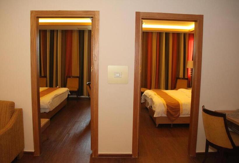 سوییت جونیور لوکس, Saleem Afandi