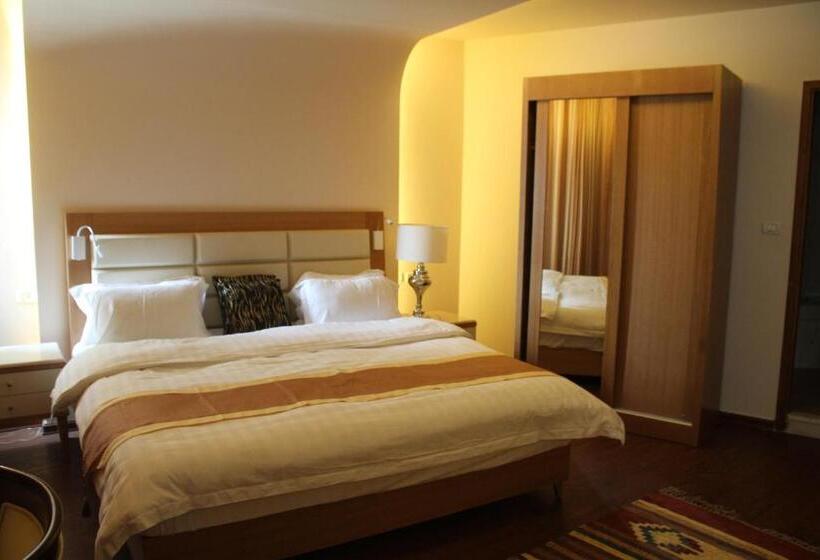 مجموعه ویستا شهر, Saleem Afandi