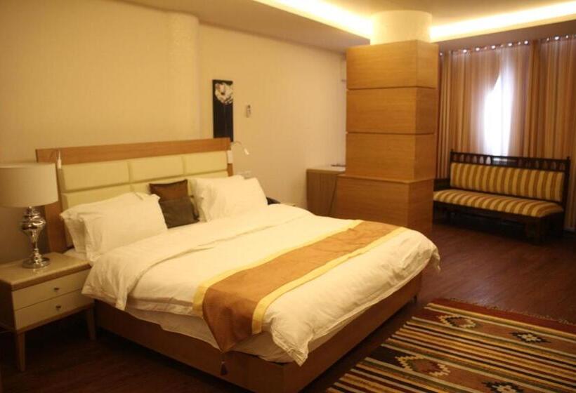 مجموعه ویستا شهر, Saleem Afandi