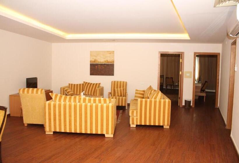 مجموعه ویستا شهر, Saleem Afandi