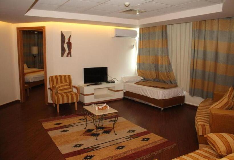 اتاق لوکس سه تخته, Saleem Afandi