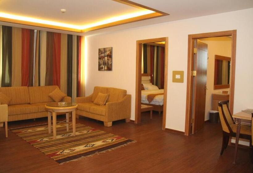 سوییت جونیور لوکس, Saleem Afandi