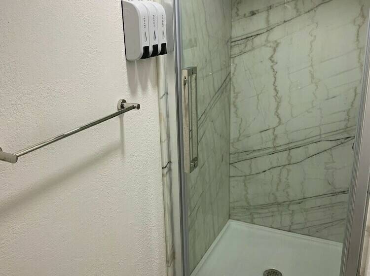 バス共有のスタンダードルーム, Powder Temple