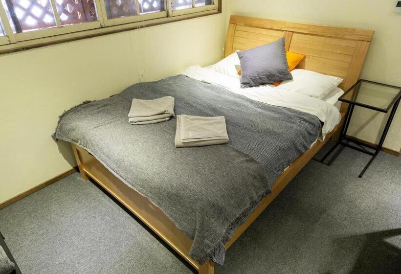 エコノミー4人部屋, Powder Temple