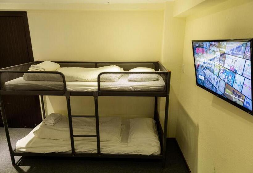 エコノミー4人部屋, Powder Temple