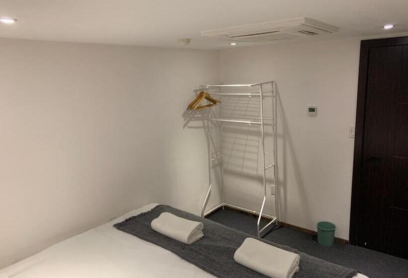 エコノミールーム, Powder Temple