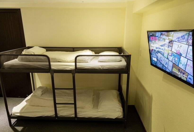 エコノミー4人部屋, Powder Temple