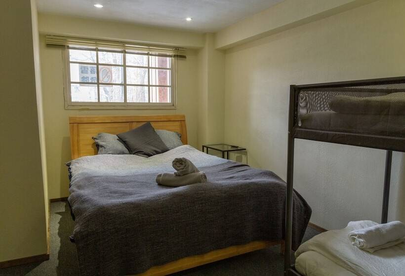 エコノミー4人部屋, Powder Temple