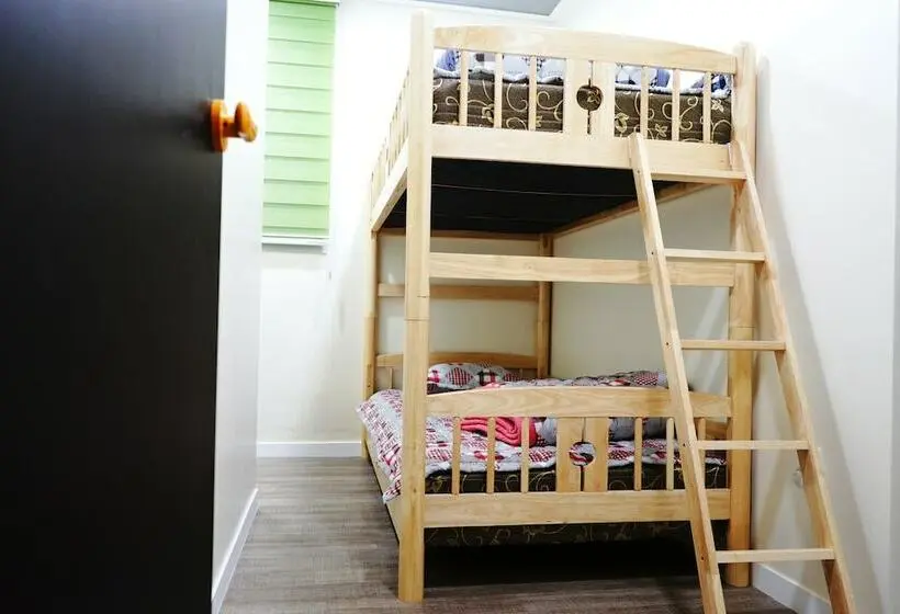 Standard-huone, Onna Guesthouse   Hostel