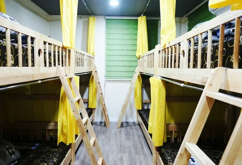 Vuode Makuusalissa, Onna Guesthouse   Hostel